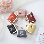 Personalisiertes Echtleder-Schmucketui mit irisierender Geburtsblume und Initiale | mit Namen | Schmuckbox | Geburtstag Geschenk für Frauen